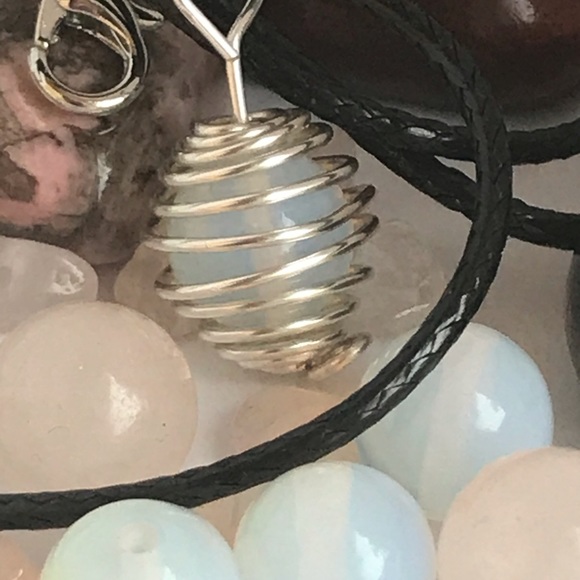 Handmade moonstone necklace silver wire wrapped - Picture 4 of 6